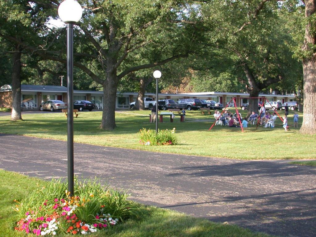 Indian Trail Motel Wisconsin Dells Ngoại thất bức ảnh