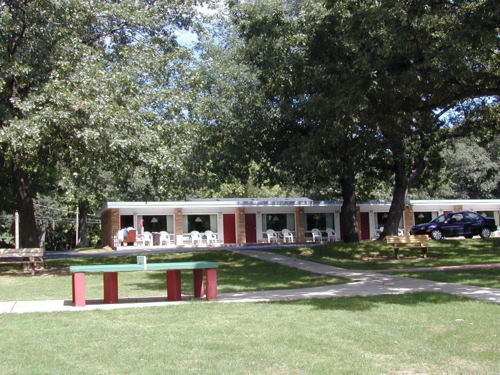 Indian Trail Motel Wisconsin Dells Ngoại thất bức ảnh